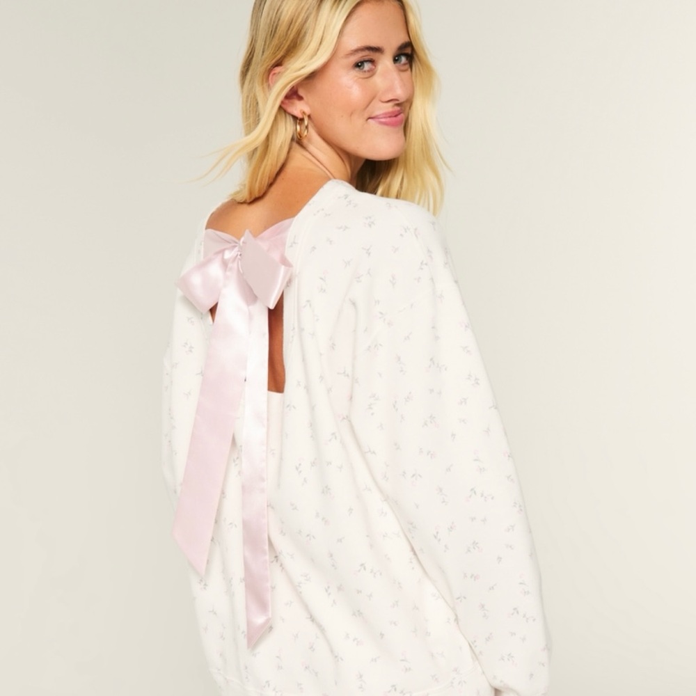Hollister Oversized Back Bow Floral Sweatshirt NWT